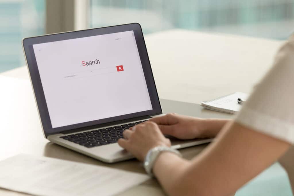 A laptop user pulls up a search engine.